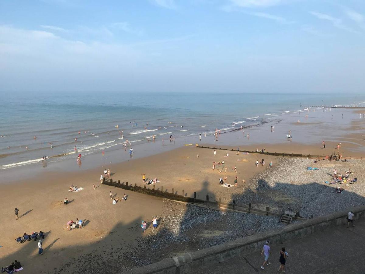 Cosy Beach House Steps From The Sea โครเมอร์ ภายนอก รูปภาพ